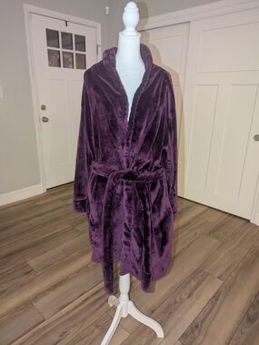 Covington Plush Spa Robe in Plum